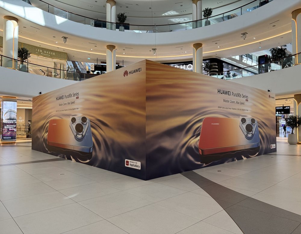 Huawei hoarding, Dubai Mall